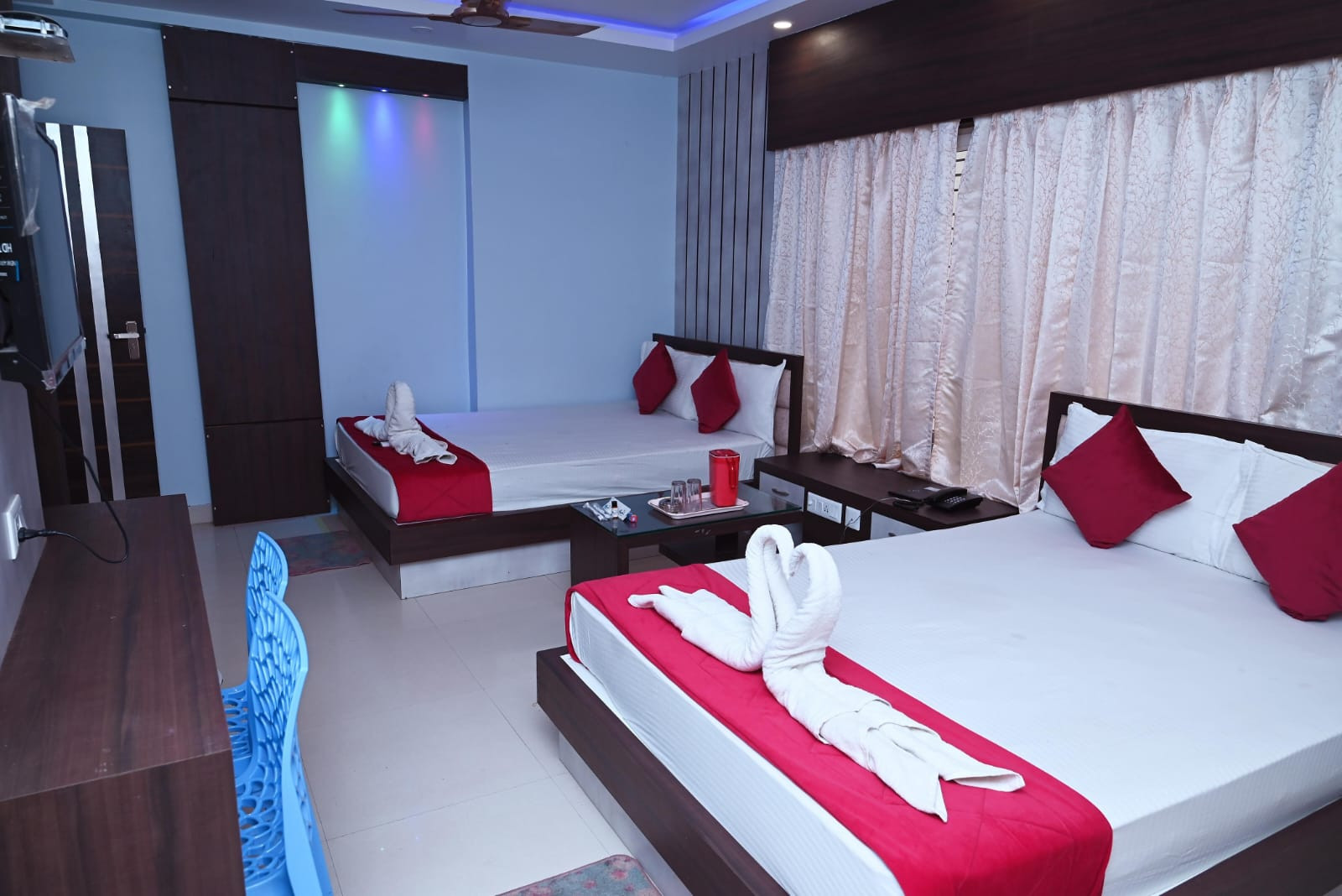manish hotel hevens room
